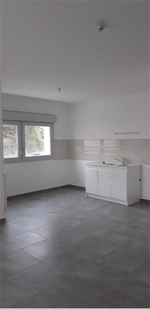 t3 à la location -   01100  OYONNAX, surface 69 m2 location t3 - UBI443090048